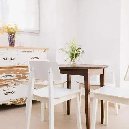 Regina's - Comfortable And Next To The Apartment