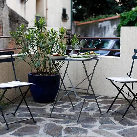 Regina's - Comfortable And Next To The Apartment